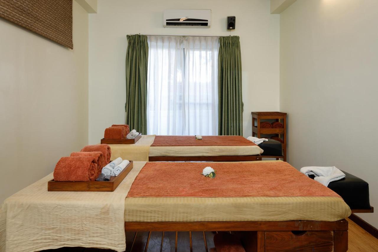 Shaligram Hotel & Spa Lalitpur Extérieur photo